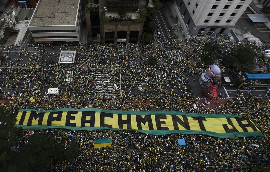 Foto da Avenida Paulista mostra a via tomada de manifestantes