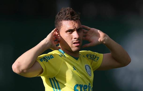 Palmeiras recomeça corrida atrás da taça diante do Atlético-PR