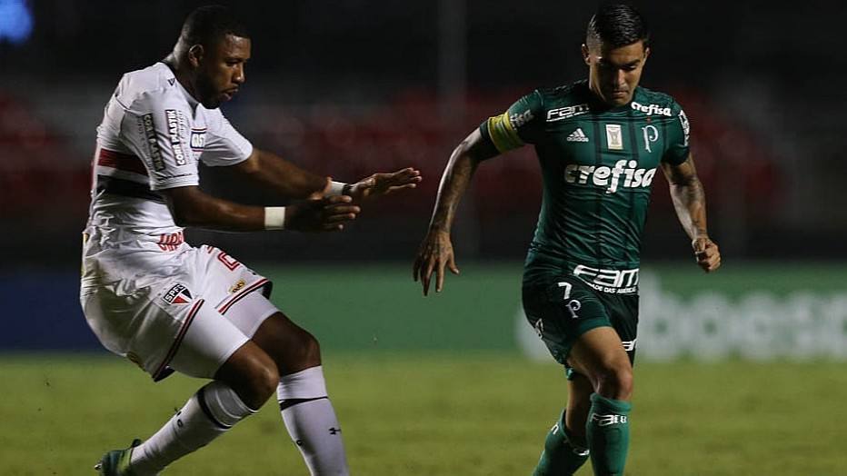 'Não somos obrigados a ganhar só porque o clube investiu', defende Dudu