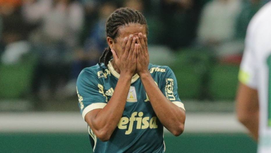 Keno lamenta chance perdida pelo Palmeiras contra Chapecoense.