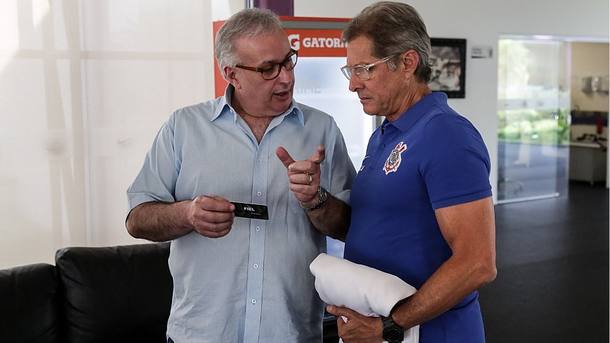 'Chateado' com situação, ex-diretor do Corinthians nega problema com Oswaldo de Oliveira