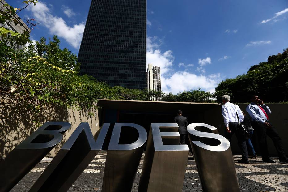 BNDES triplica crédito para pequena empresa