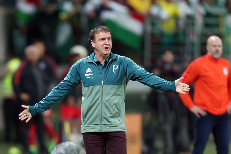 Cuca pede pés no chão no Palmeiras e vai observar reservas contra a Chapecoense