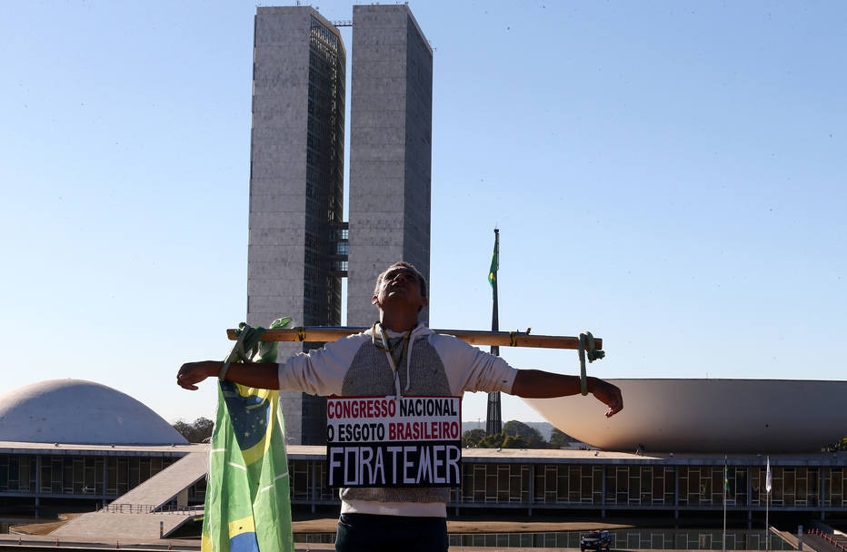 &Uacute;nico manifestante na Esplanada