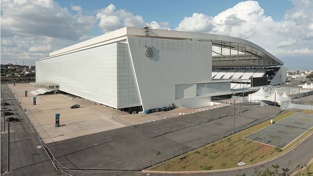 Show no estacionamento da Arena Corinthians causa apreensão