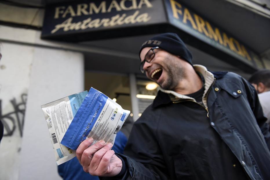 Começa venda de maconha legalizada no Uruguai