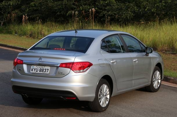 Comparativo: Honda Civic Sport x Citroën C4 Lounge THP