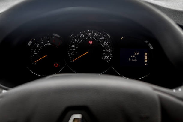 Chevrolet Prisma LT X Renault Logan Expression