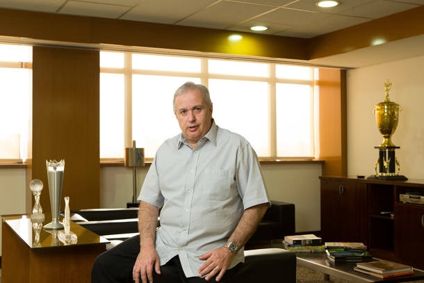 Presidente garante permanência de Cristóvão Borges no Corinthians