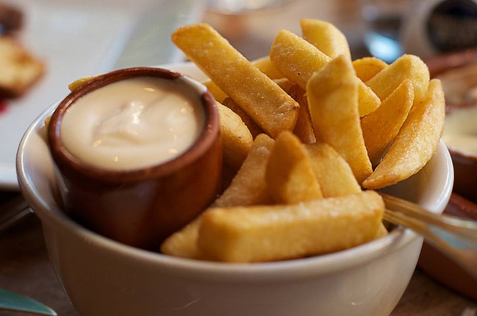 David Kosmos Smith/Creative Commons - Que mal faz? Pode gerar problemas hepáticos, como gordura no fígado, hipertensão e diabetes. E possui grande quantidade de acrilamina, uma substância que pode gerar câncer Que mal faz? Pode gerar problemas hepáticos, como gordura no fígado, hipertensão e diabetes. E possui grande quantidade de acrilamina, uma substância que pode gerar câncer