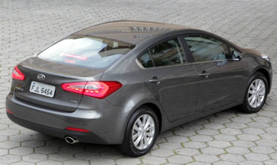 Com a chegada da 11ª geração do Toyota Corolla, o japonês encara nove concorrentes pelo título de melhor sedã médio