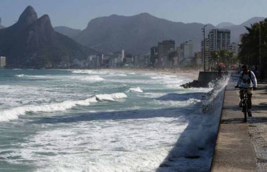 Climatologista alerta sobre urgência da criação de leis que considerem o aumento do nível do mar