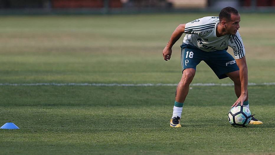 Palmeiras mira perseguição a rival antes de dérbi de novembro