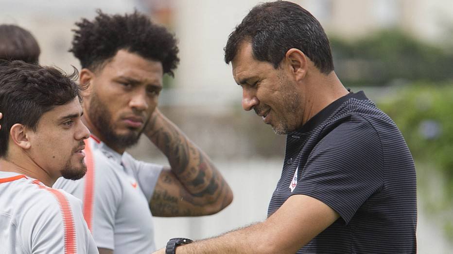 Corinthians reserva duas vagas no Paulista para a chegada de reforços