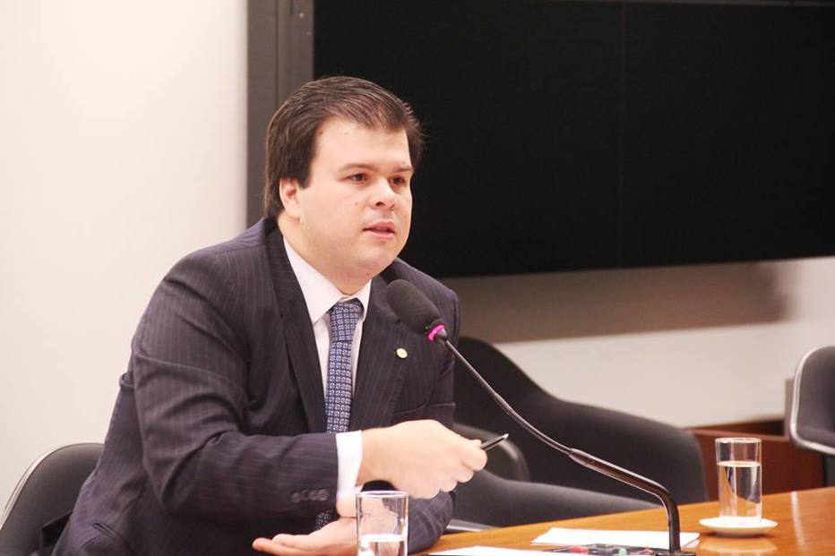  Coelho Filho, que é deputado federal, se licenciou do ministério para reassumir o mandato parlamentar e votar pela aprovação da PEC Foto: Divulgação