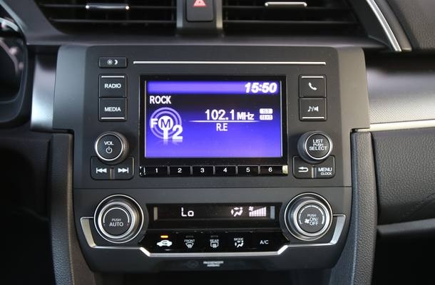 Comparativo: Honda Civic Sport x Citroën C4 Lounge THP