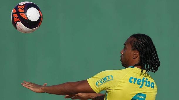 Arouca e Felipe Melo voltam a treinar com o elenco do Palmeiras