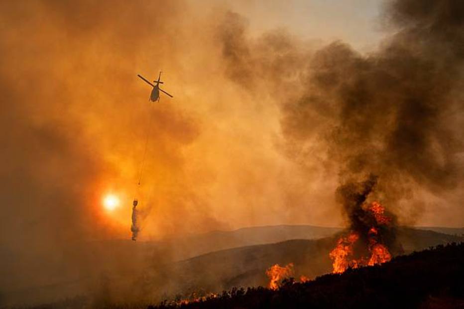 Califórnia enfrenta maior incêndio da história do Estado dizem