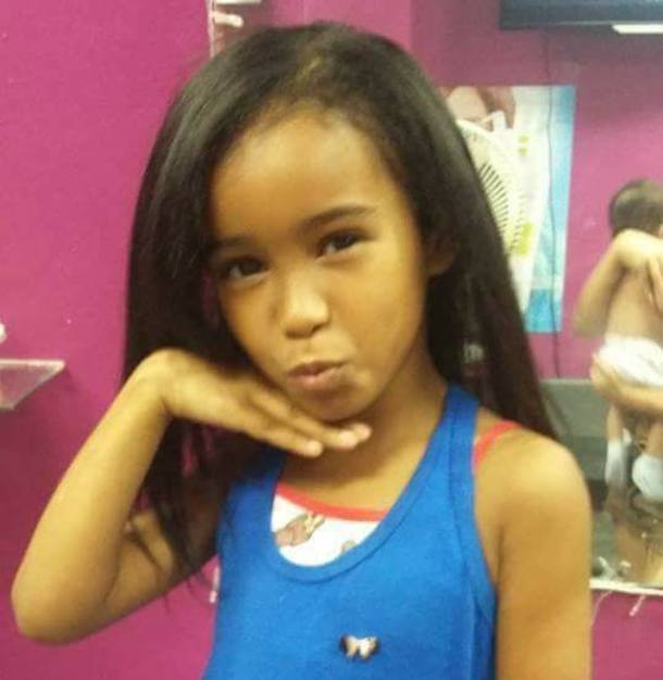 Menina de 7 anos é morta por bala perdida em favela do Complexo da Maré