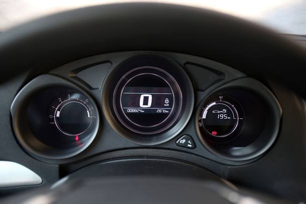 Comparativo: Honda Civic Sport x Citroën C4 Lounge THP