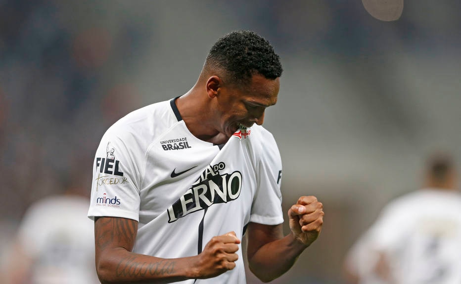 Depois do título, Corinthians quer garantir artilharia para Jô