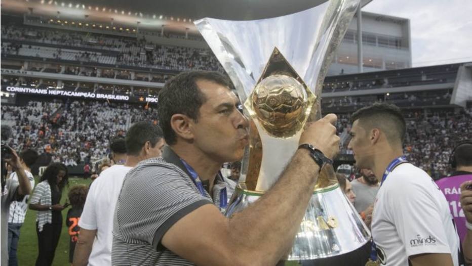 Carille exalta 1º ano como técnico do Corinthians: 'Muito aprendizado'