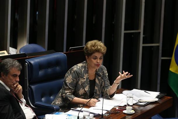 Dilma Rousseff responde a senadores