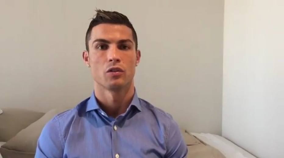 Cristiano Ronaldo grava vídeo às crianças sírias