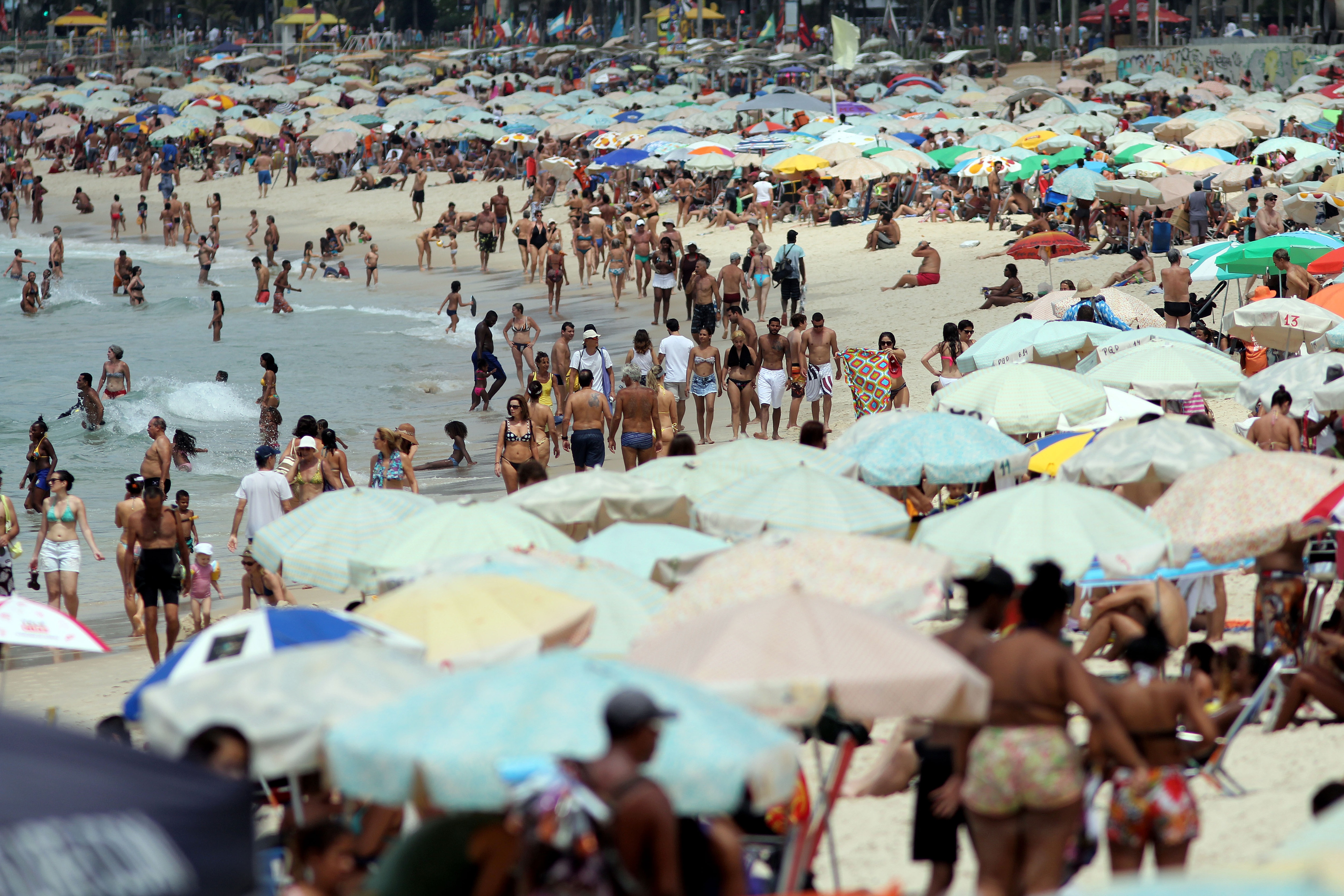 No primeiro dia do verão praias ficam lotadas Cidades Estadão