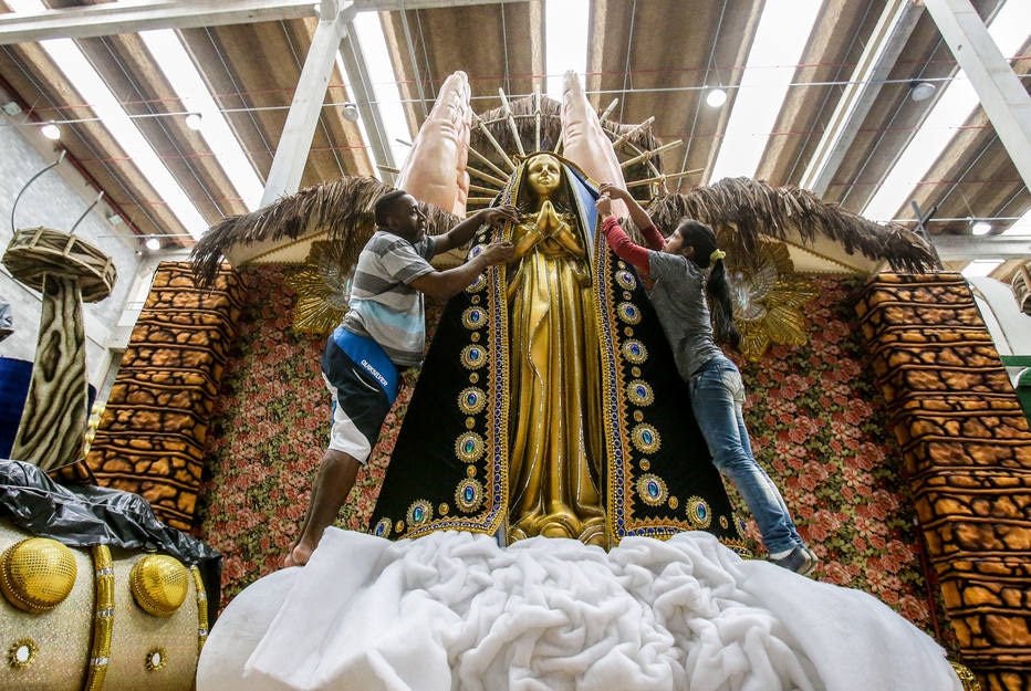 Resultado de imagem para Com aval da Igreja, Nossa Senhora Aparecida vira samba-enredo.