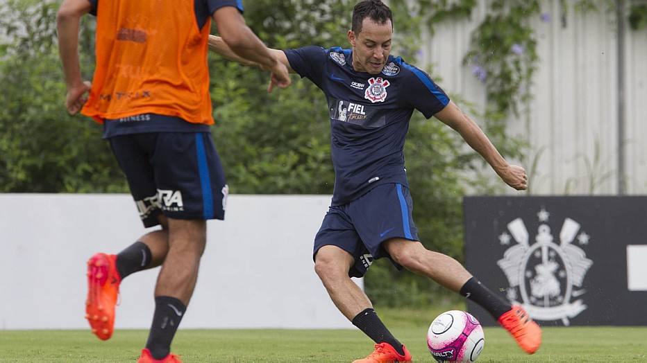 Na chegada aos EUA, Rodriguinho brinca com 'quarta força'