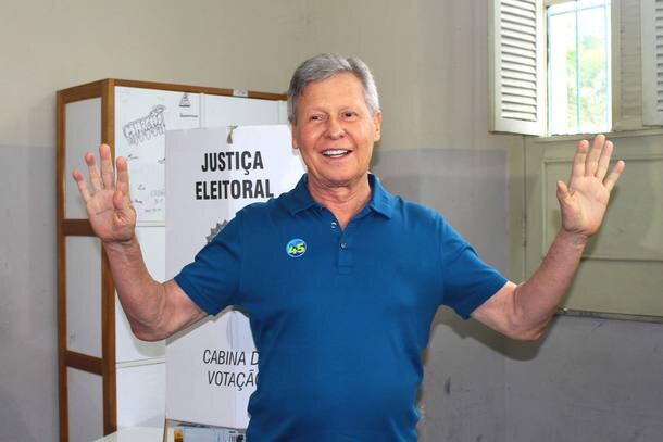 Artur teve 100 mil votos a mais que candidato do PR