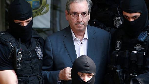 Eduardo Cunha fez exames de corpo de delito no IML em Curitiba