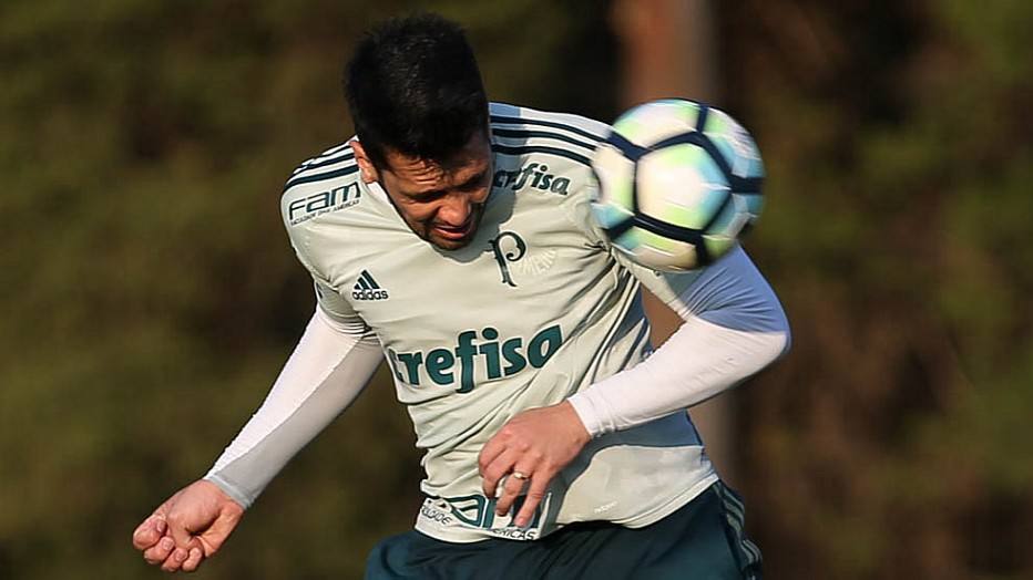 Zagueiro Luan elogia retorno de Felipe Melo: 'É um trabalhador'