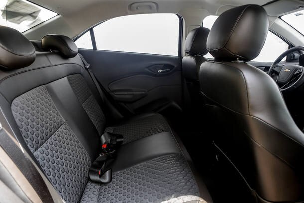 Chevrolet Prisma LT X Renault Logan Expression