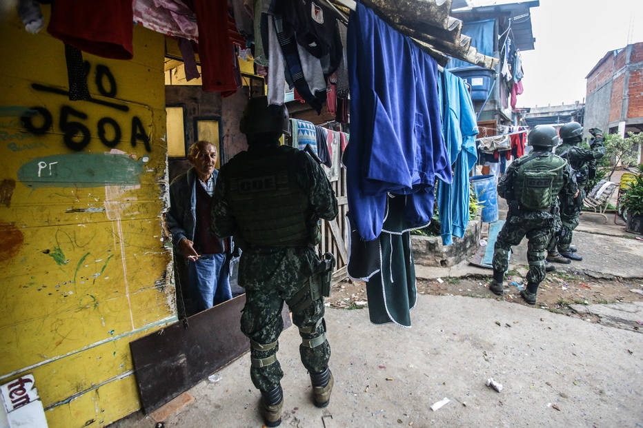 Polícia faz operação para prender traficantes na Cracolândia
