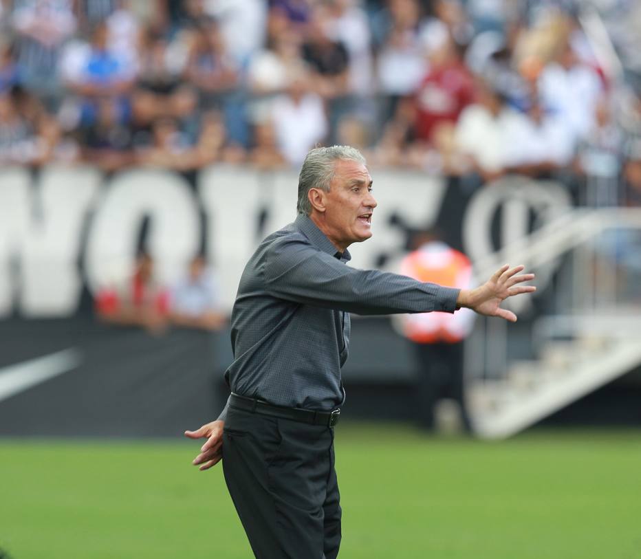 Corinthians anota gols em todas as partidas oficiais da temporada