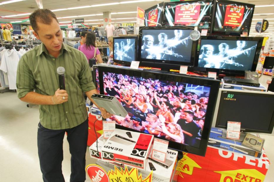 Governo come&ccedil;a a distribuir cerca de 350 mil conversores de TV Digital no DF