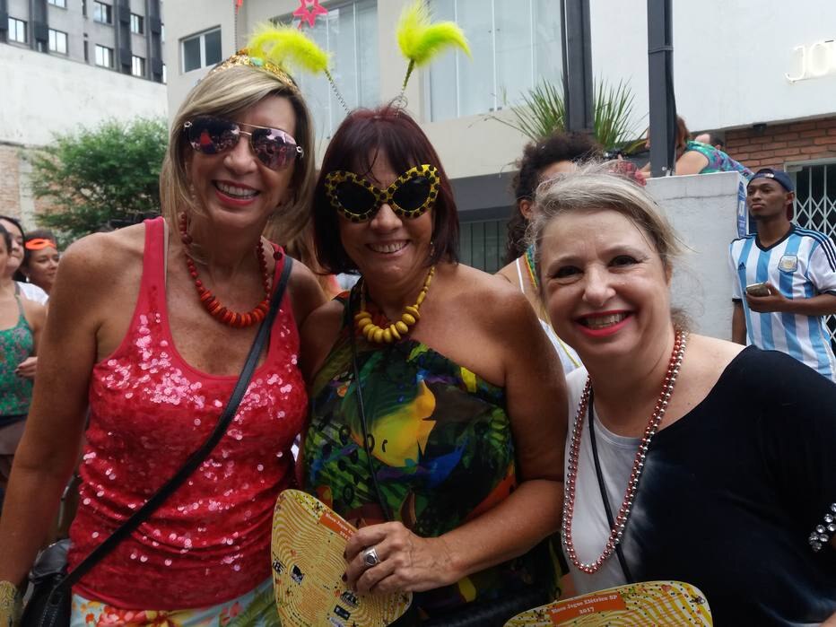 Marchinhas autorais e politizadas d&atilde;o o tom no cortejo Jegue El&eacute;trico, em Pinheiros