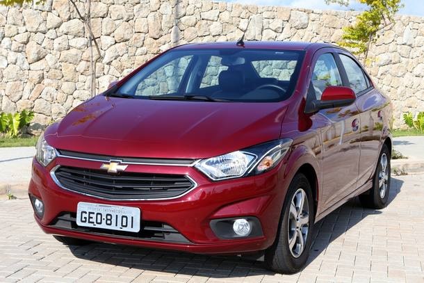 Chevrolet Prisma LT X Renault Logan Expression