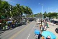 Manifestantes pró-impeachment da presidente Dilma Rousseff concentrados no bairro da Ponta Verde, em Maceió, para acompanhar a votação do processo na Câmara dos Deputados