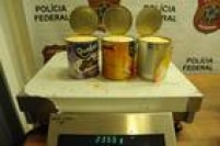 Diversas formas de esconder drogas em flagrantes feitos pela PF neste ano em Cumbica. Na foto, droga dentro de embalagens de alimentos