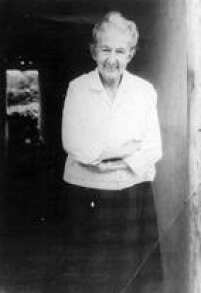 Cora Coralina não chegou a conhecer o poeta Carlos Drummond de Andrade, tido como seu padrinho literário, mas os dois trocaram correspondências