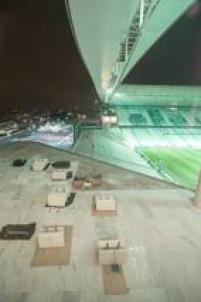Piso está sendo colocado no mezanino superior do lado oeste da Arena Corinthians