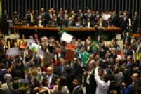 O presidente da Câmara Eduardo Cunha (PMDB RJ) abre a Sessão Especial de Votação do pedido de Impeachment