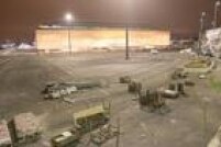 Material de construção e entulho no estacionamento principal da Arena Corinthians