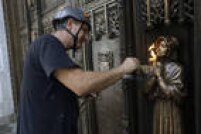 Catedral de St. Patrick é preparada para visita do papa, em Nova York