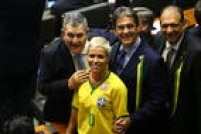 Roberto Jefferson posou para fotos ao lado da filha Cristiane Brasil e de Arnaldo Faria de Sá