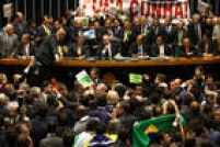 Deputado Paulo Teixeira (PT SP) questiona o presidente Eduardo Cunha a presença de deputados de oposicão na mesa