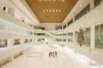 Saguão principal do prédio oeste na Arena Corinthians não tem memorial com troféus